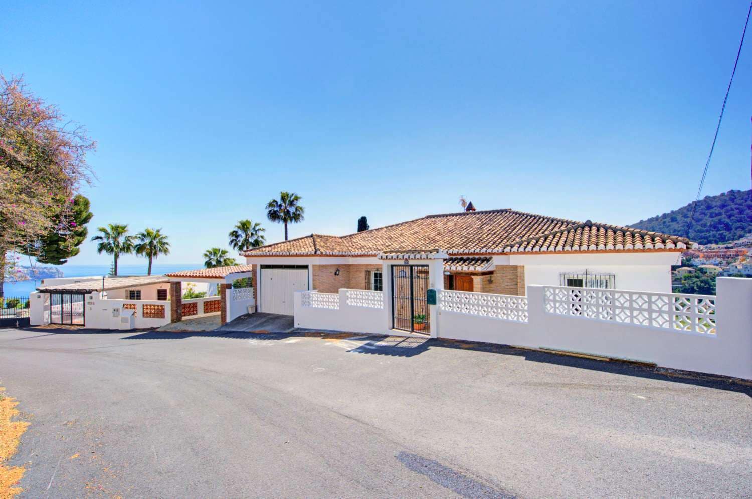 5 bedroom Villa for sale in La Herradura with pool - € 1,100,000 (Ref: 9410662)