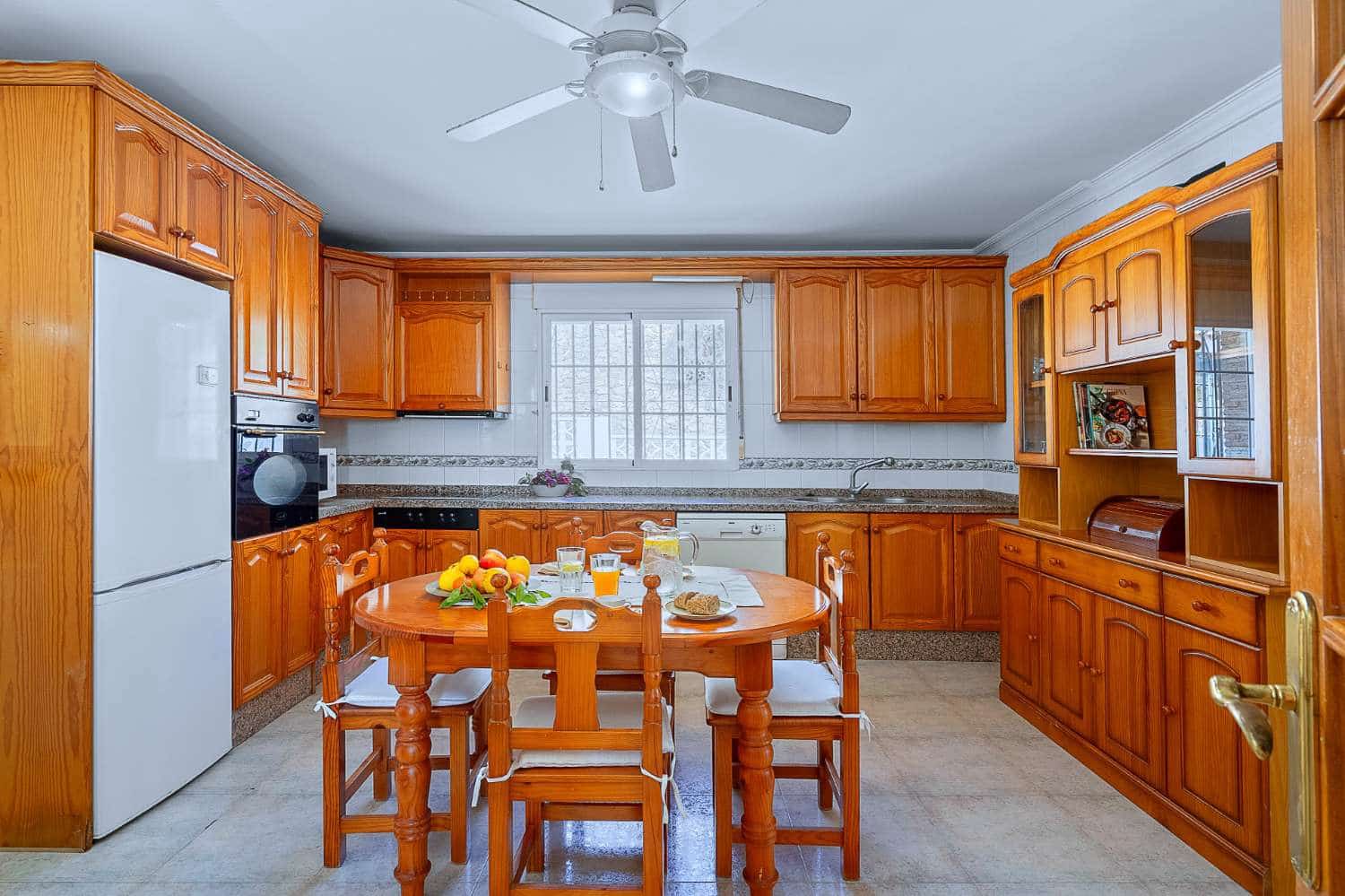 5 bedroom Villa for sale in La Herradura with pool - € 1,100,000 (Ref: 9410662)