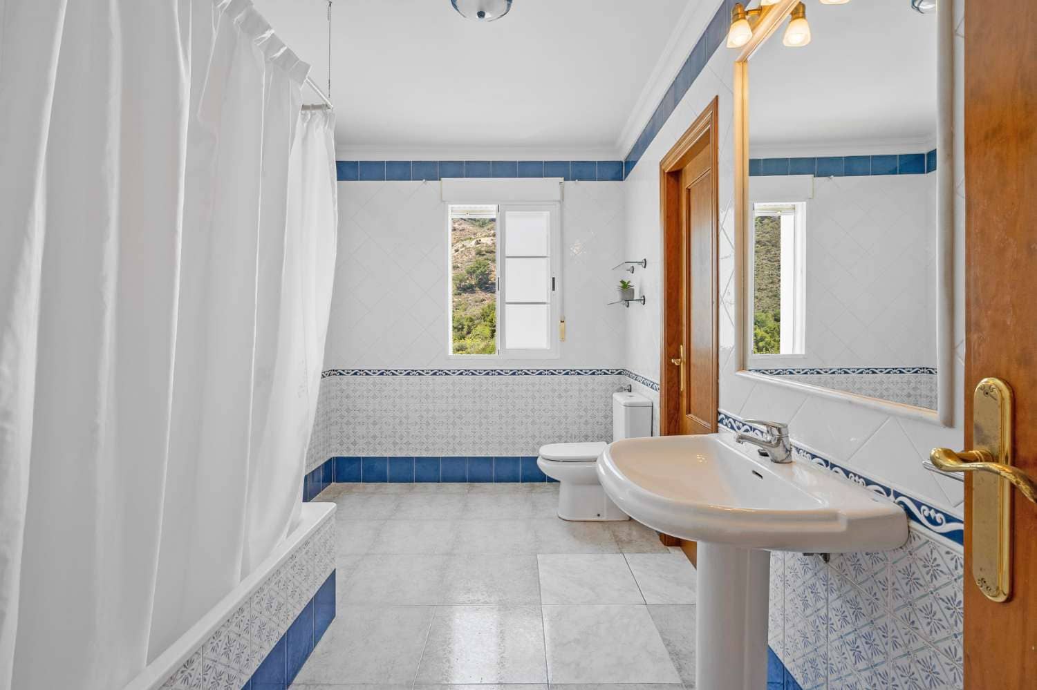 5 bedroom Villa for sale in La Herradura with pool - € 1,100,000 (Ref: 9410662)