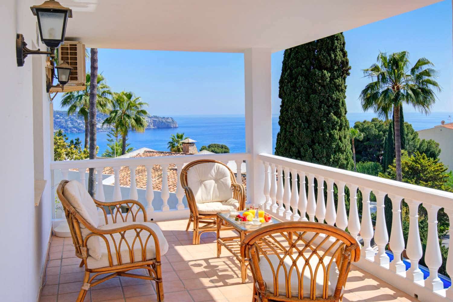 5 bedroom Villa for sale in La Herradura with pool - € 1,100,000 (Ref: 9410662)