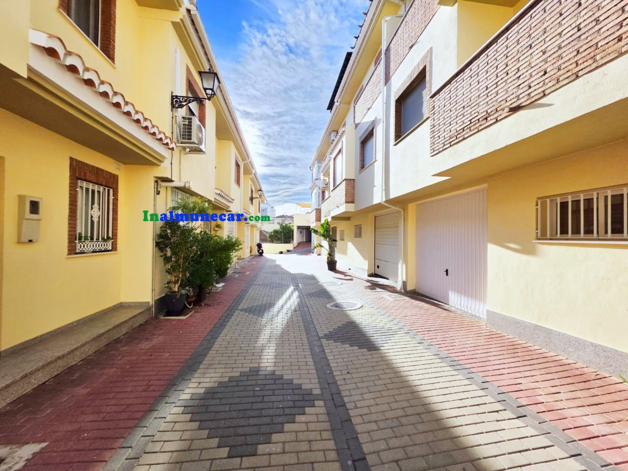 3 slaapkamer Rijtjeshuis te koop in Almunecar - € 310.000 (Ref: 9415674)