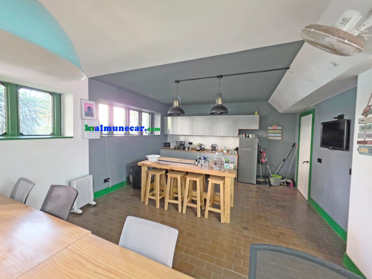 Kommersiell till salu i Almunecar - 289 000 € (Ref: 9433196)