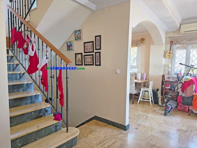 4 slaapkamer Rijtjeshuis te koop in Almuñécar met zwembad garage - € 395.000 (Ref: 9450419)