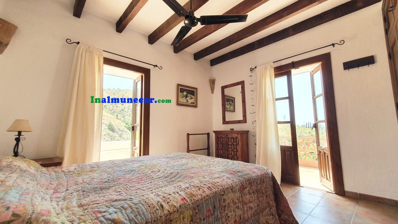 3 soveværelse Villa til salg i Almunecar med swimmingpool - € 635.000 (Ref: 9547796)