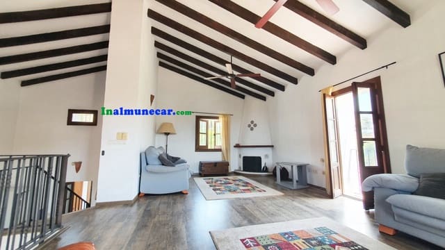 3 slaapkamer Villa te koop in Almuñécar met zwembad - € 635.000 (Ref: 9547796)