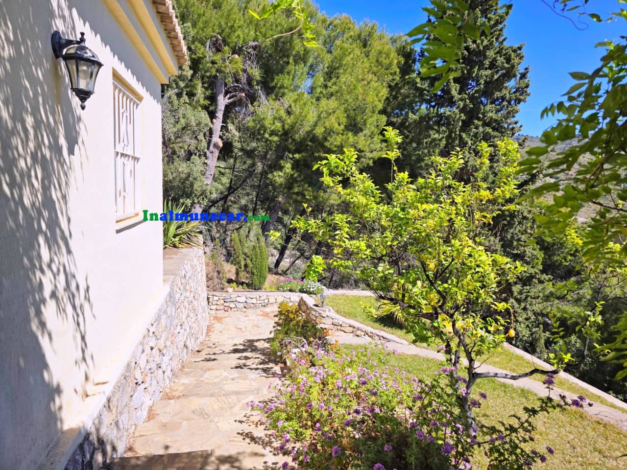 Chalet de 4 habitaciones en Cotobro en venta con piscina garaje - 950.000 € (Ref: 9811297)