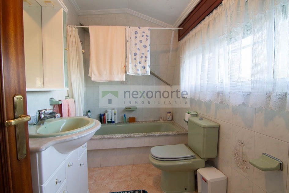 5 Zimmer Haus zu verkaufen in Neda mit Garage - 240.000 € (Ref: 9726365)