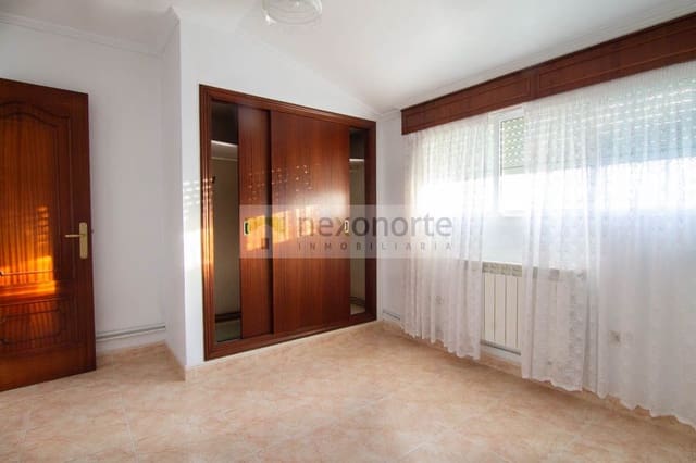 5 bedroom Townhouse for sale in Neda with garage - € 240,000 (Ref: 9726365)