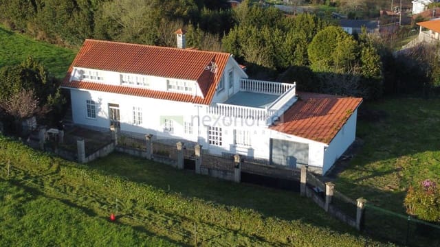 5 bedroom Townhouse for sale in Neda with garage - € 240,000 (Ref: 9726365)