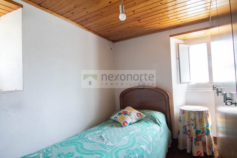 Casa de 4 habitaciones en Ourol en venta con garaje - 40.000 € (Ref: 9891690)