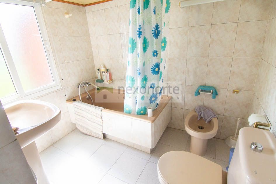 Casa de 4 habitaciones en Ourol en venta con garaje - 40.000 € (Ref: 9891690)