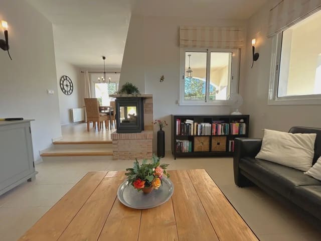 3 bedroom Villa for sale in Calonge i Sant Antoni with pool garage - € 485,000 (Ref: 10037739)