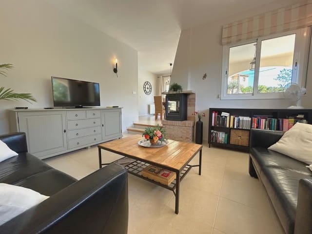 3 bedroom Villa for sale in Calonge i Sant Antoni with pool garage - € 485,000 (Ref: 10037739)