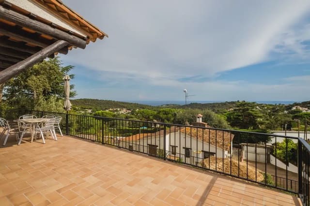 4 makuuhuone Huvila myytävänä paikassa Castell d'Aro, Castell-Platja d'Aro mukana uima-altaan 
autotalli - 600 000 € (Ref: 10139965)