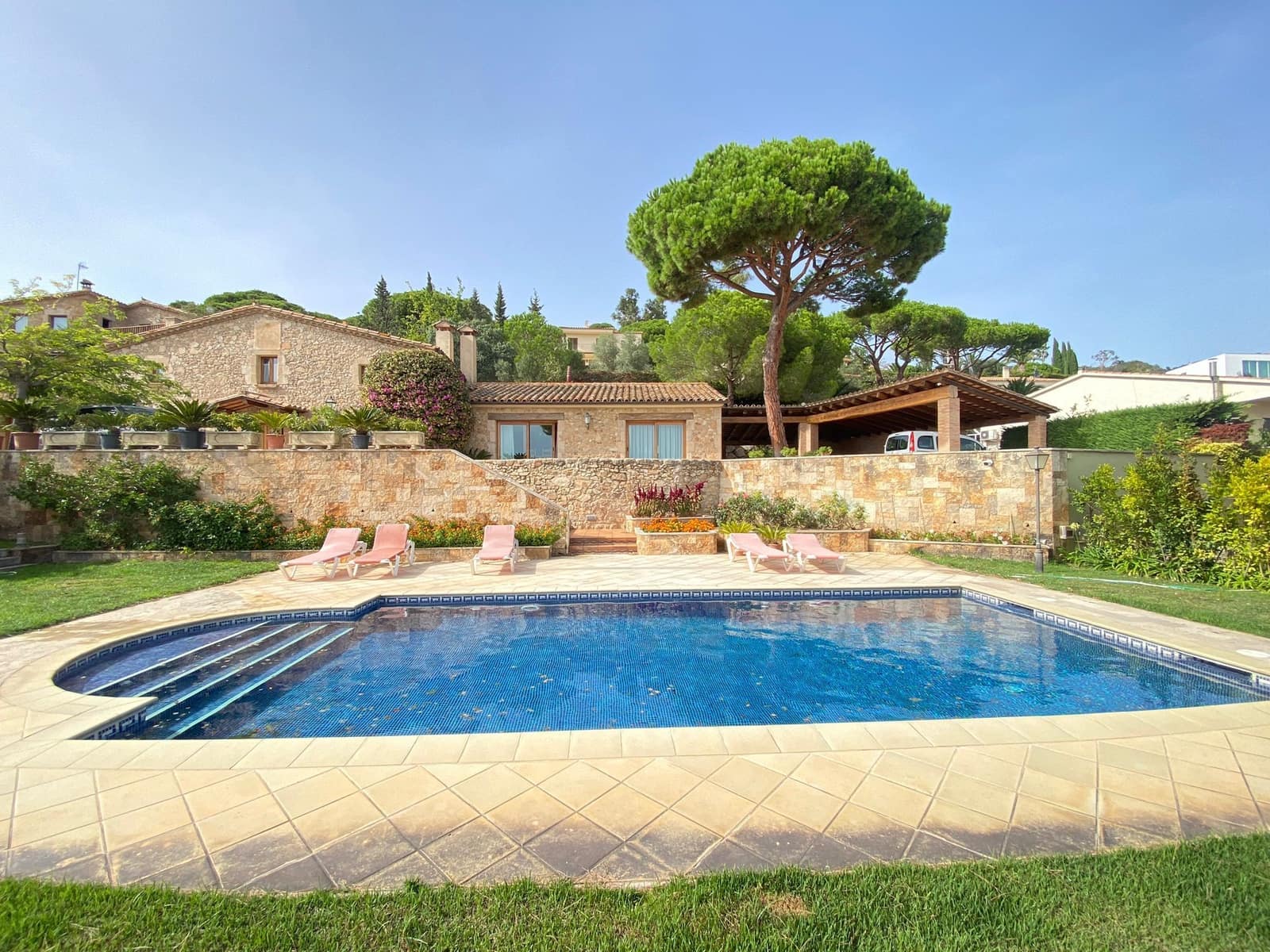 4 soveværelse Finca/Landehus til salg i Castell-Platja d'Aro med swimmingpool - € 1.299.000 (Ref: 8131235)