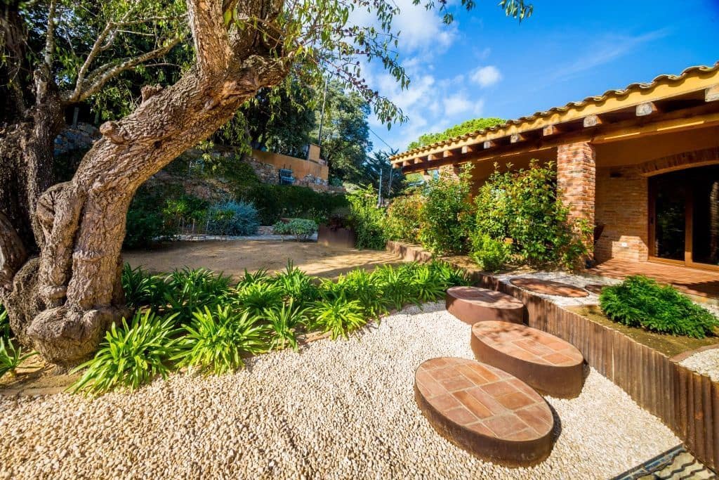 4 soveværelse Finca/Landehus til salg i Mont-ras med swimmingpool garage - € 1.180.000 (Ref: 8134207)