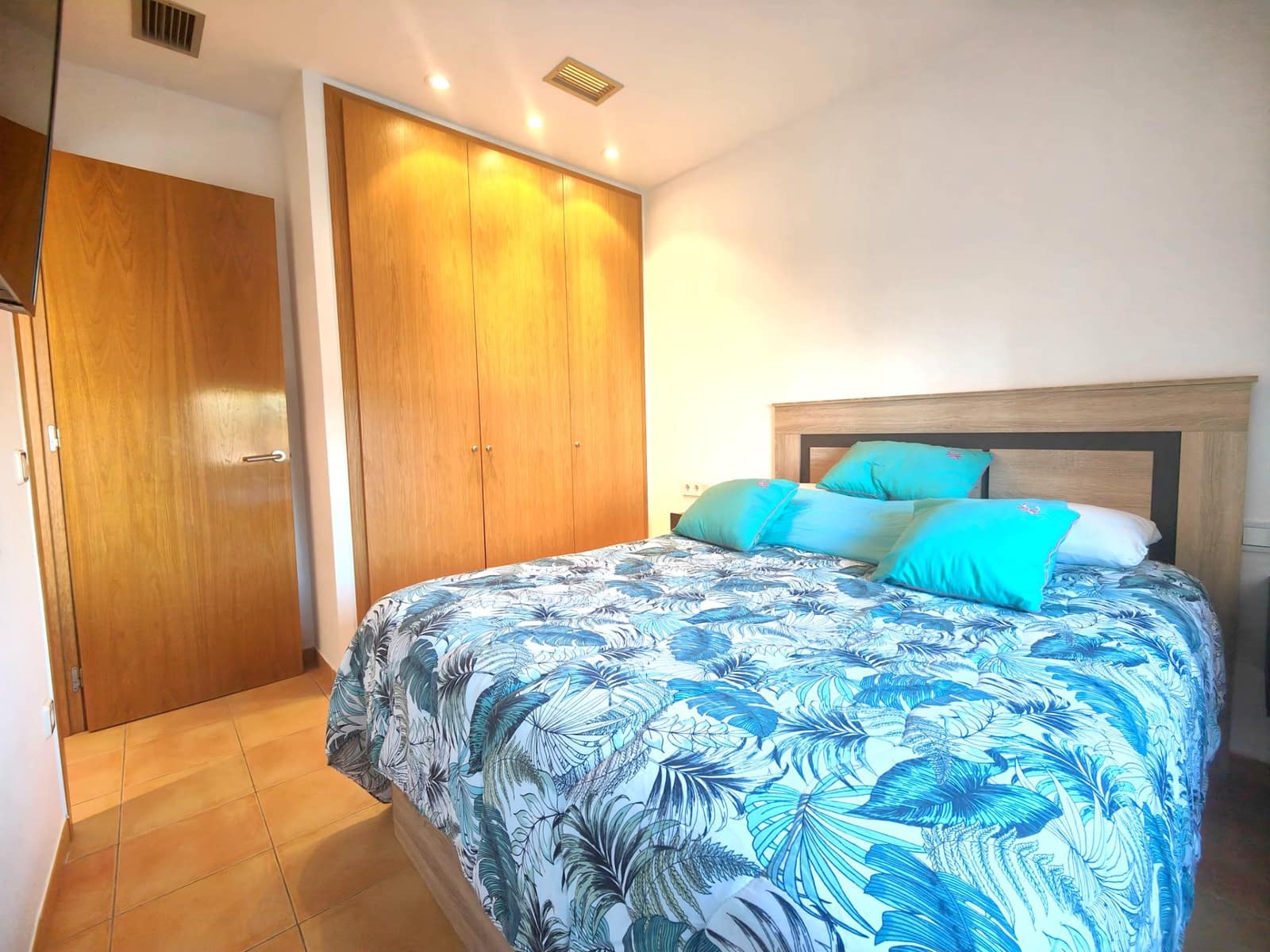 2 bedroom Beach Apartment for sale in Calonge i Sant Antoni with garage - € 265,000 (Ref: 8736563)