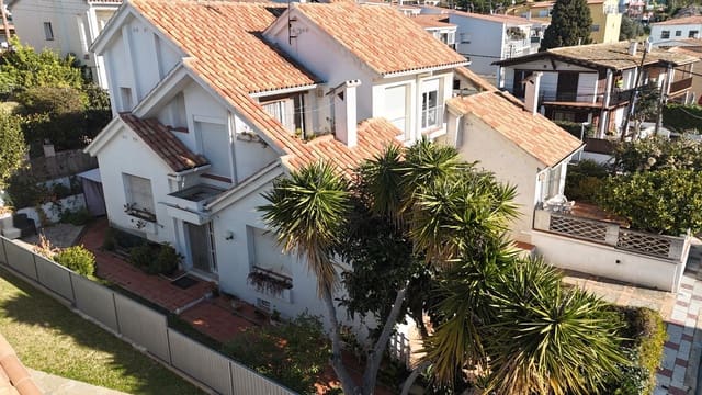 4 sovrum Hus till salu i Platja d'Aro, Castell-Platja d'Aro med garage - 450 000 € (Ref: 8780863)