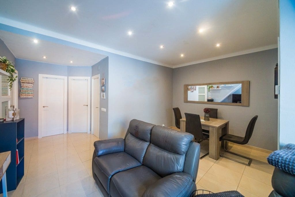 3 bedroom Semi-detached Villa for sale in Palamos with garage - € 368,000 (Ref: 8930176)