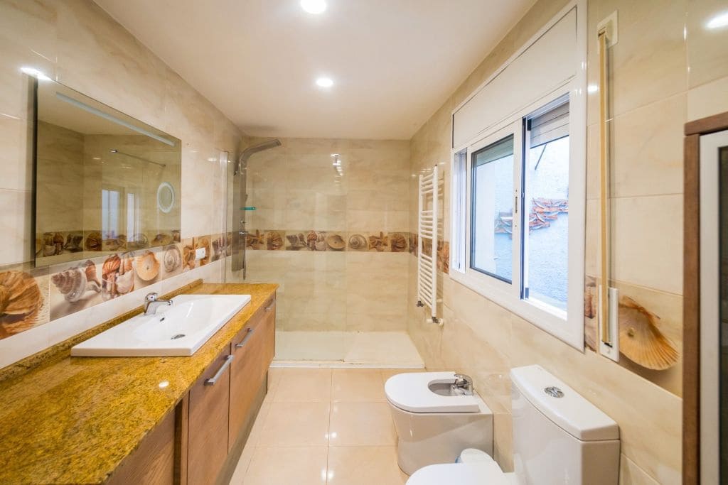 3 bedroom Semi-detached Villa for sale in Palamos with garage - € 368,000 (Ref: 8930176)