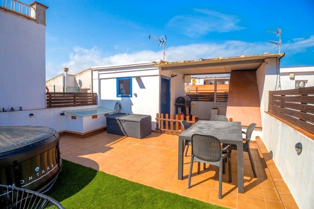 3 bedroom Semi-detached Villa for sale in Palamos with garage - € 368,000 (Ref: 8930176)