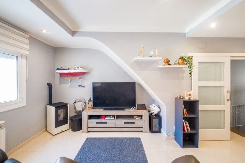 3 bedroom Semi-detached Villa for sale in Palamos with garage - € 368,000 (Ref: 8930176)