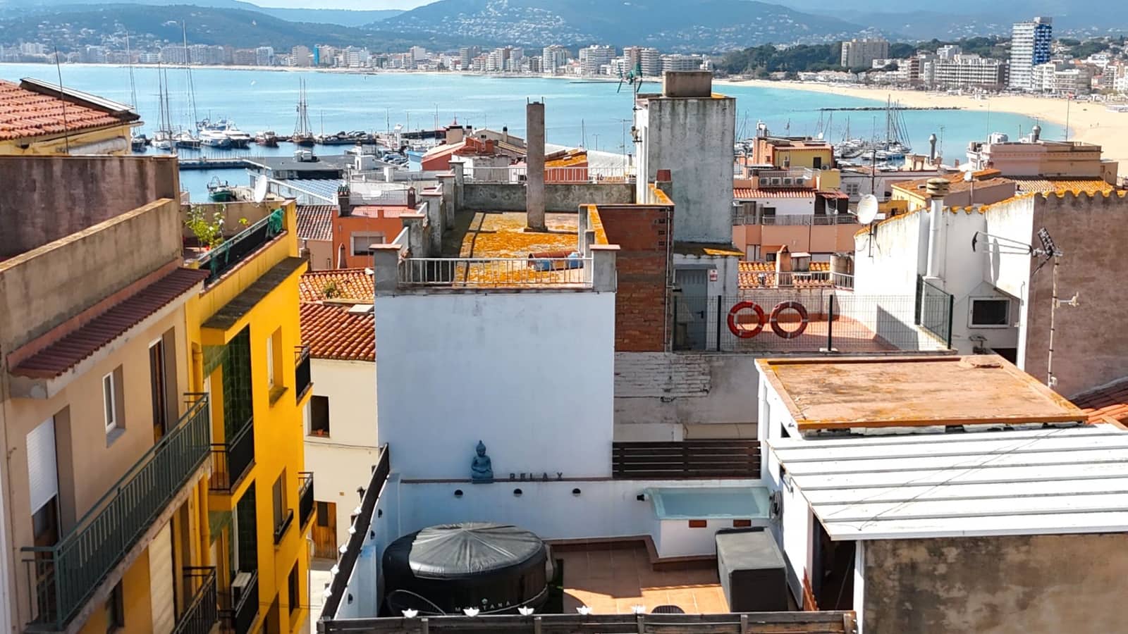 3 bedroom Semi-detached Villa for sale in Palamos with garage - € 368,000 (Ref: 8930176)