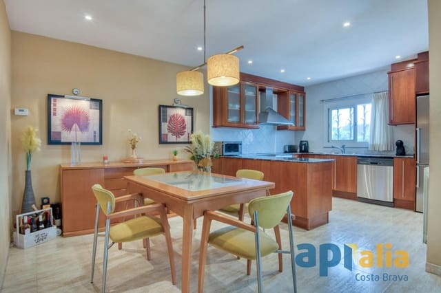 Chalet de 3 habitaciones en Santa Cristina d'Aro en venta - 450.000 € (Ref: 9060126)