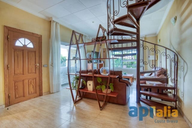 Chalet de 3 habitaciones en Santa Cristina d'Aro en venta - 450.000 € (Ref: 9060126)