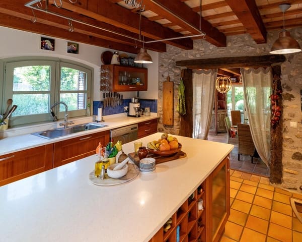 5 soverom Finca/Herregård til salgs i Esponellà med svømmebasseng - € 1 300 000 (Ref: 9231939)