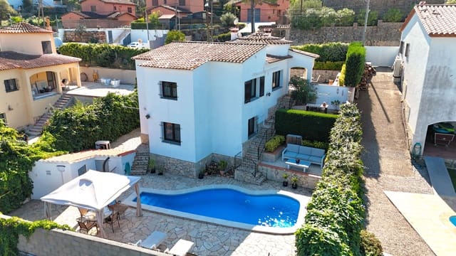 3 makuuhuone Huvila myytävänä paikassa Calonge i Sant Antoni mukana uima-altaan - 435 000 € (Ref: 9289337)