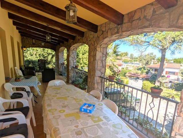 6 quarto Moradia para venda em Can Carbonell, Caldes de Malavella com piscina garagem - 625 000 € (Ref: 9296324)