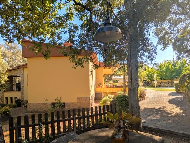 6 quarto Moradia para venda em Can Carbonell, Caldes de Malavella com piscina garagem - 625 000 € (Ref: 9296324)