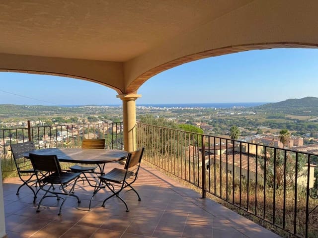 3 makuuhuone Huvila myytävänä paikassa Calonge i Sant Antoni mukana uima-altaan 
autotalli - 595 000 € (Ref: 9314289)