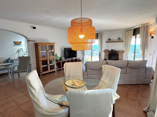 3 makuuhuone Huvila myytävänä paikassa Calonge i Sant Antoni mukana uima-altaan 
autotalli - 595 000 € (Ref: 9314289)