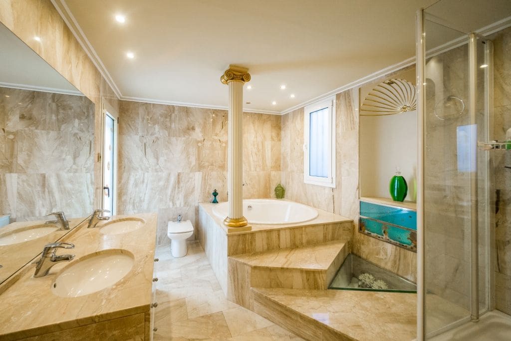 5 slaapkamer Halfvrijstaande villa te koop in Platja d'Aro met garage - € 950.000 (Ref: 9414524)