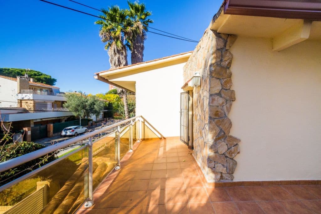 5 slaapkamer Halfvrijstaande villa te koop in Platja d'Aro met garage - € 950.000 (Ref: 9414524)