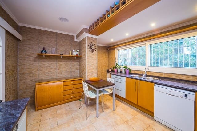 5 soverom Kjedet enebolig til salgs i Platja d'Aro, Castell-Platja d'Aro med garasje - € 950 000 (Ref: 9414524)