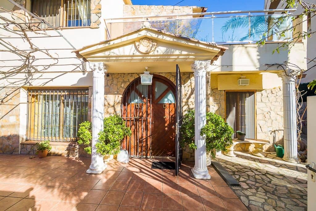 5 slaapkamer Halfvrijstaande villa te koop in Platja d'Aro met garage - € 950.000 (Ref: 9414524)