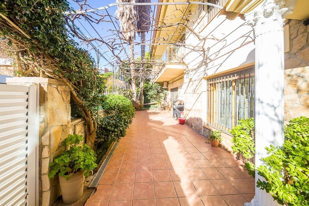 5 slaapkamer Halfvrijstaande villa te koop in Platja d'Aro met garage - € 950.000 (Ref: 9414524)