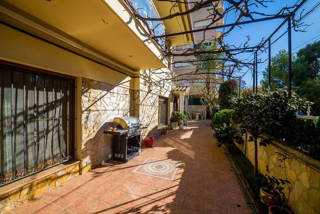 5 slaapkamer Halfvrijstaande villa te koop in Platja d'Aro met garage - € 950.000 (Ref: 9414524)