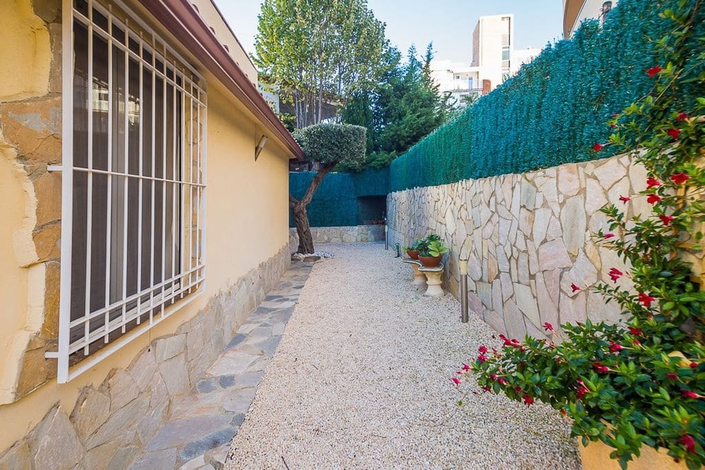 5 slaapkamer Halfvrijstaande villa te koop in Platja d'Aro met garage - € 950.000 (Ref: 9414524)