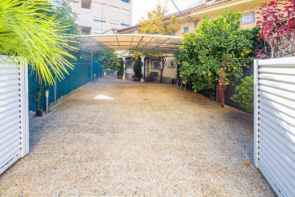 5 slaapkamer Halfvrijstaande villa te koop in Platja d'Aro met garage - € 950.000 (Ref: 9414524)