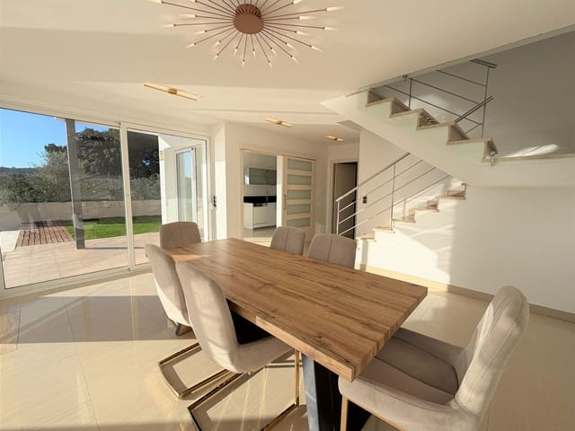 4 soverom Villa til salgs i Calonge i Sant Antoni med svømmebasseng garasje - € 840 000 (Ref: 9422577)