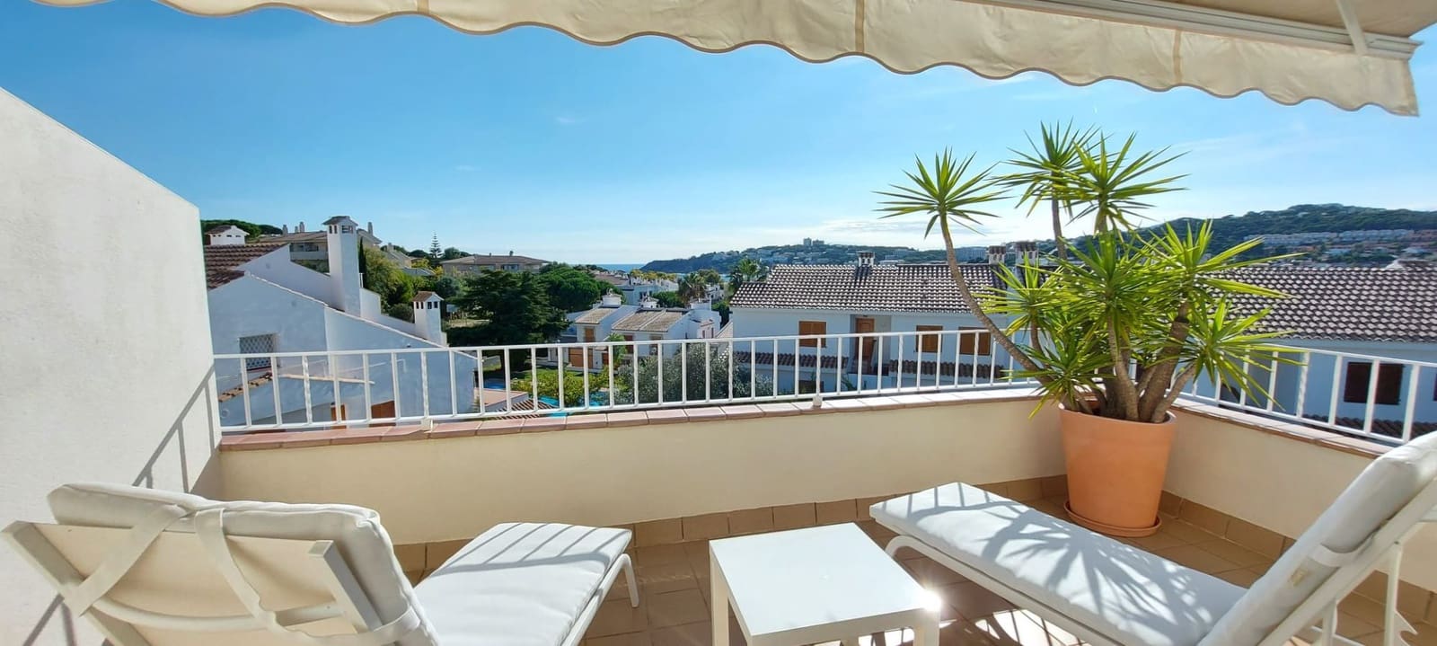 3 makuuhuone Omakotitalo myytävänä paikassa S'Agaro mukana uima-altaan 
autotalli - 580 000 € (Ref: 9489958)