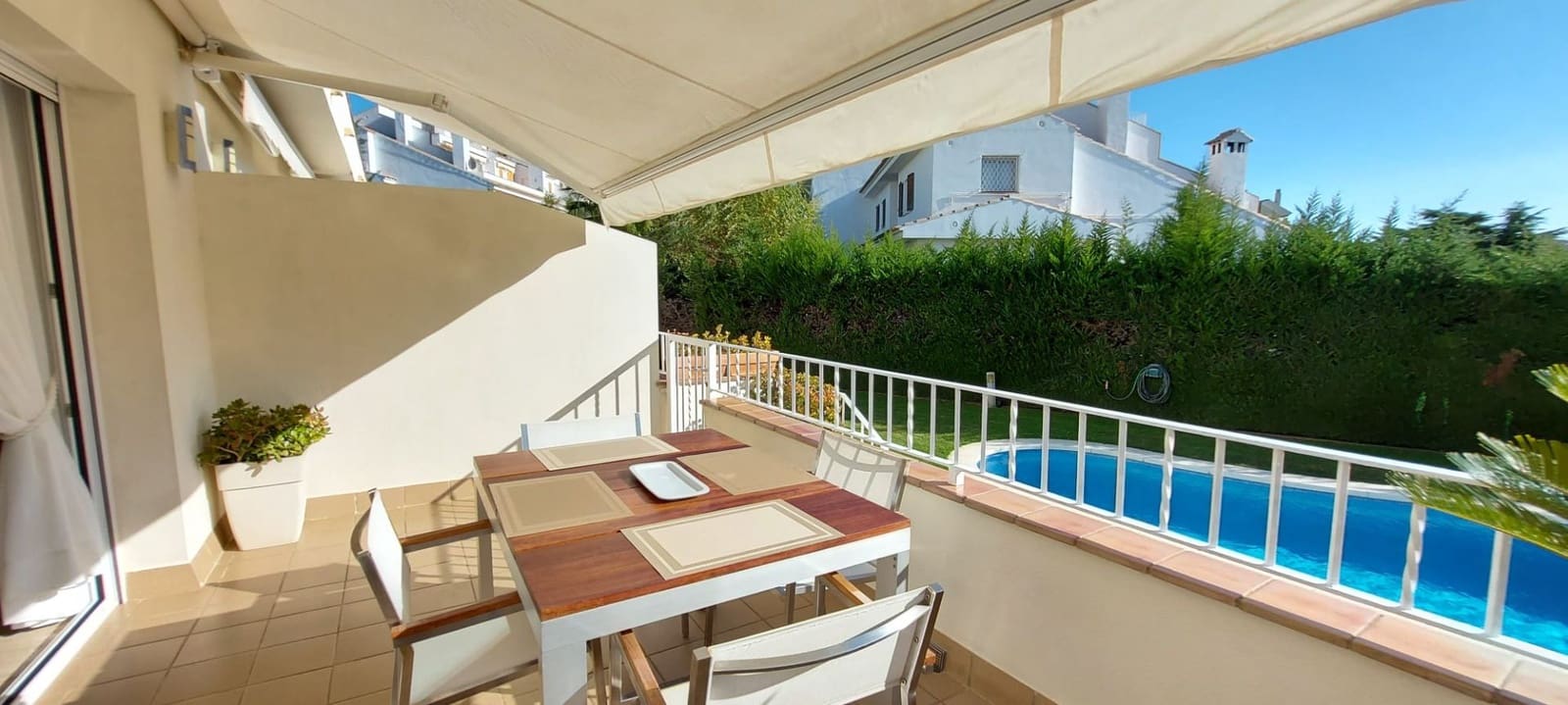 3 makuuhuone Omakotitalo myytävänä paikassa S'Agaro mukana uima-altaan 
autotalli - 580 000 € (Ref: 9489958)