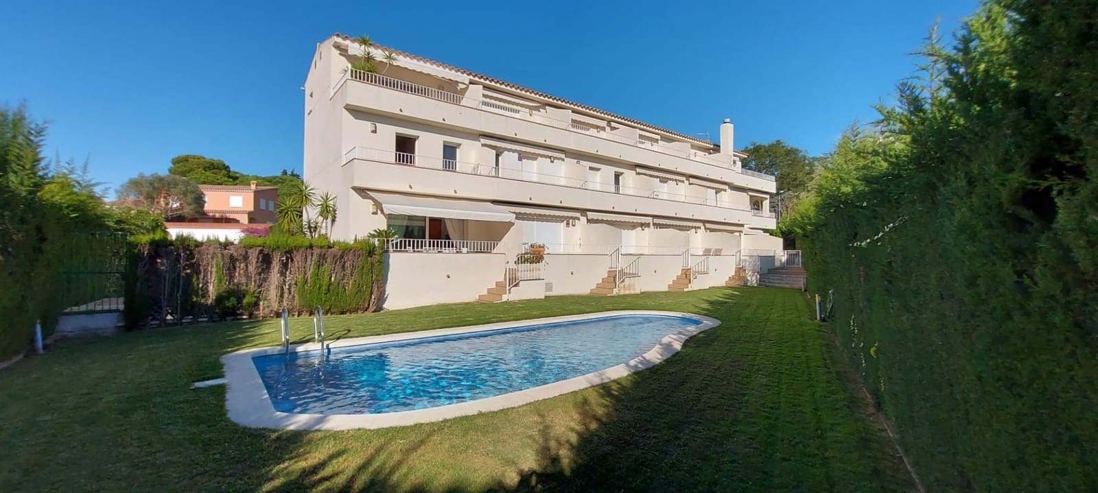 3 makuuhuone Omakotitalo myytävänä paikassa S'Agaro mukana uima-altaan 
autotalli - 580 000 € (Ref: 9489958)