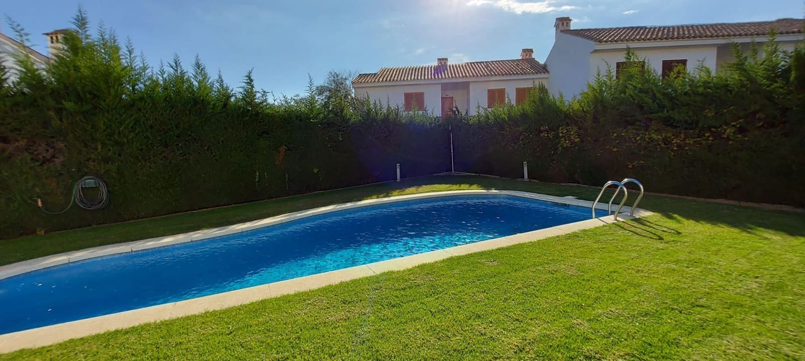 3 makuuhuone Omakotitalo myytävänä paikassa S'Agaro mukana uima-altaan 
autotalli - 580 000 € (Ref: 9489958)