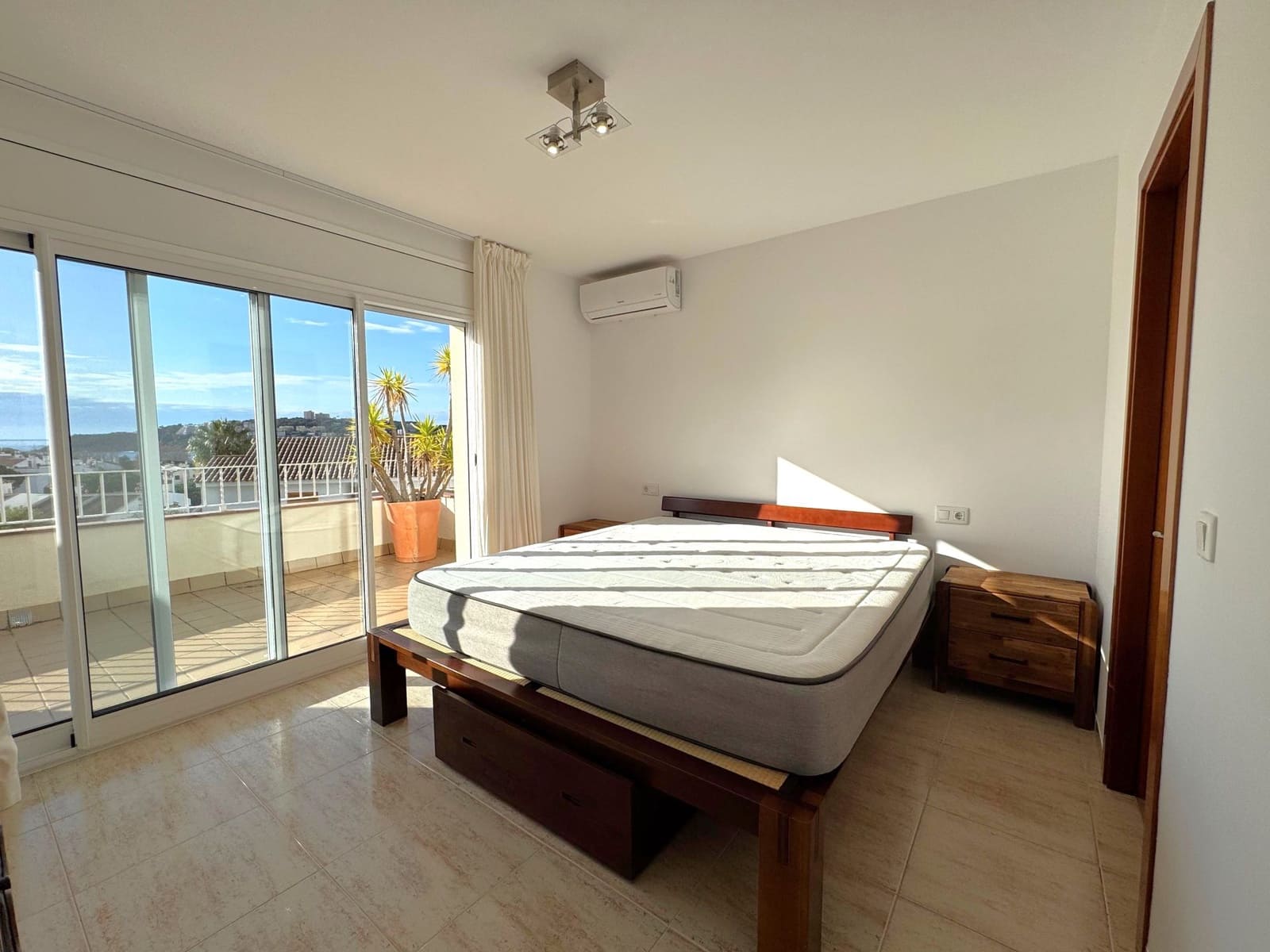 3 makuuhuone Omakotitalo myytävänä paikassa S'Agaro mukana uima-altaan 
autotalli - 580 000 € (Ref: 9489958)