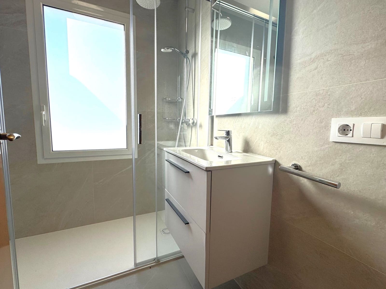 3 makuuhuone Omakotitalo myytävänä paikassa S'Agaro mukana uima-altaan 
autotalli - 580 000 € (Ref: 9489958)